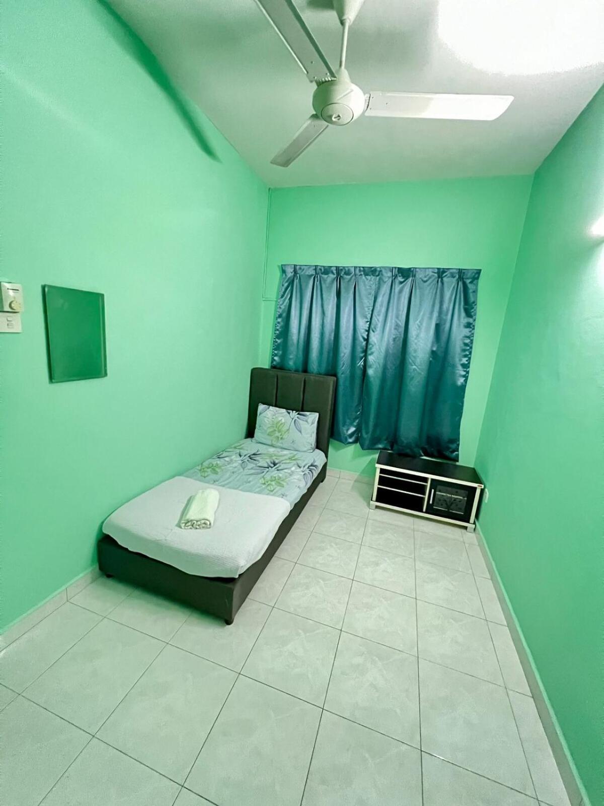 Rini Utama Homestay Skudai Exteriör bild