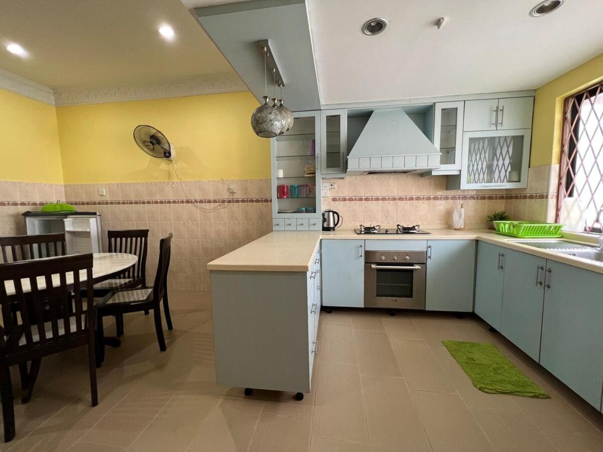 Rini Utama Homestay Skudai Exteriör bild
