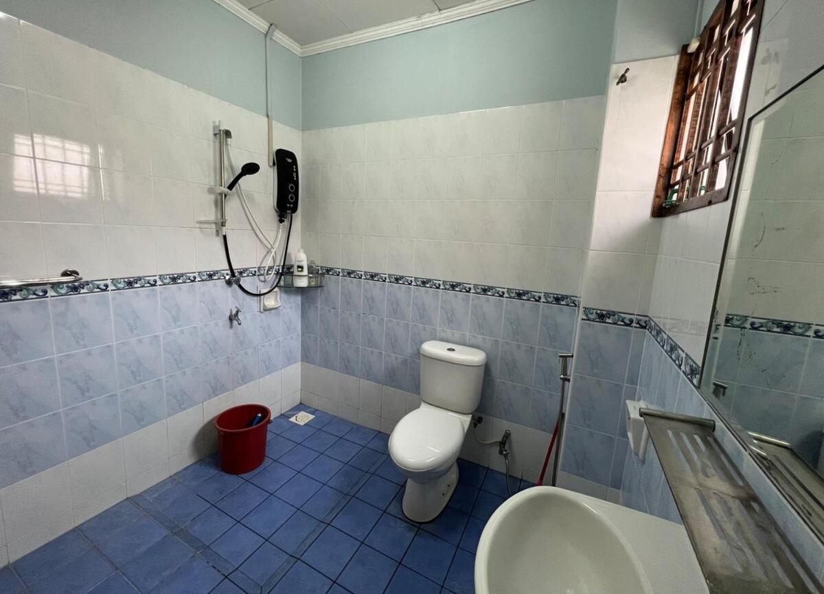 Rini Utama Homestay Skudai Exteriör bild