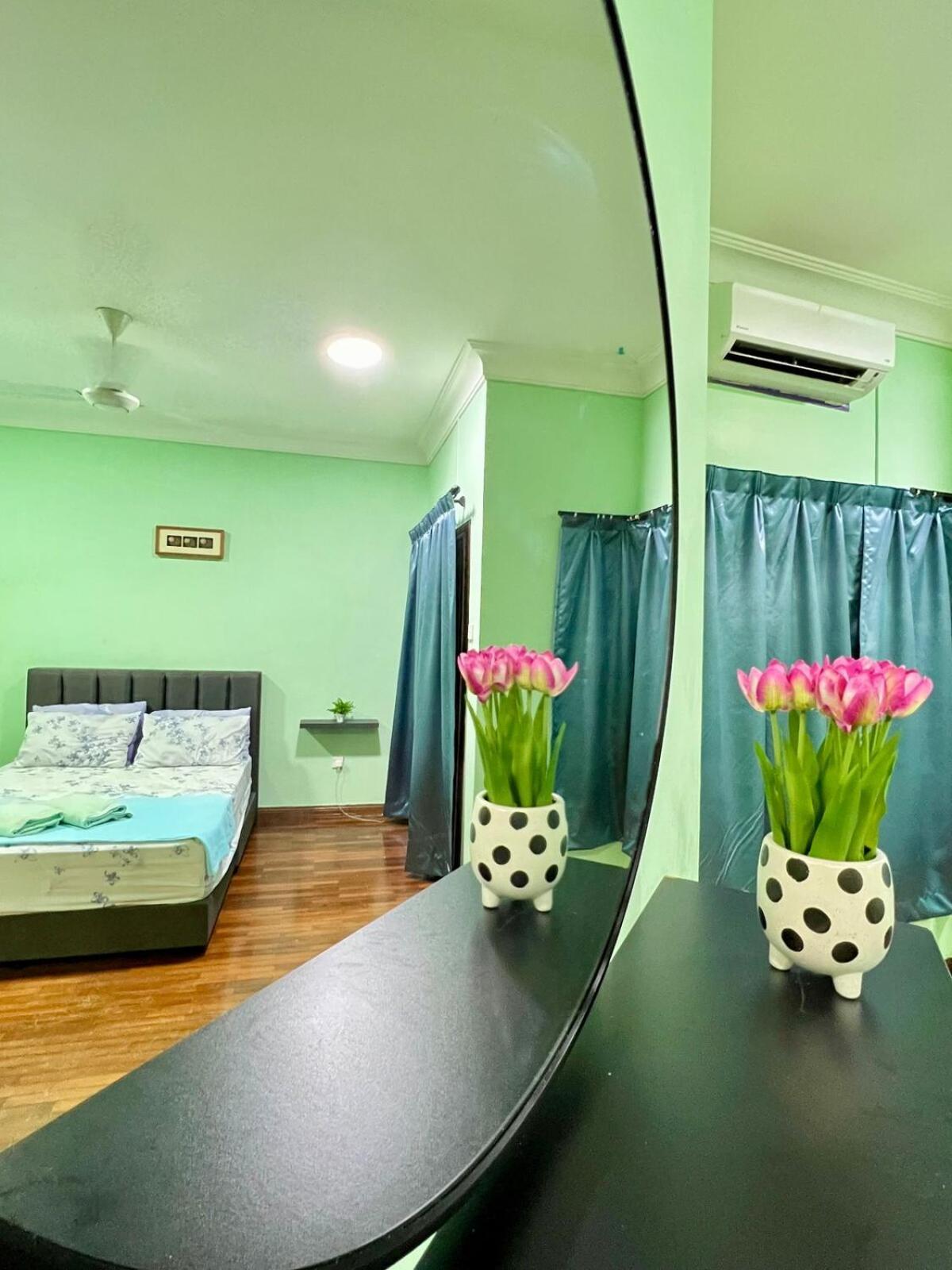 Rini Utama Homestay Skudai Exteriör bild