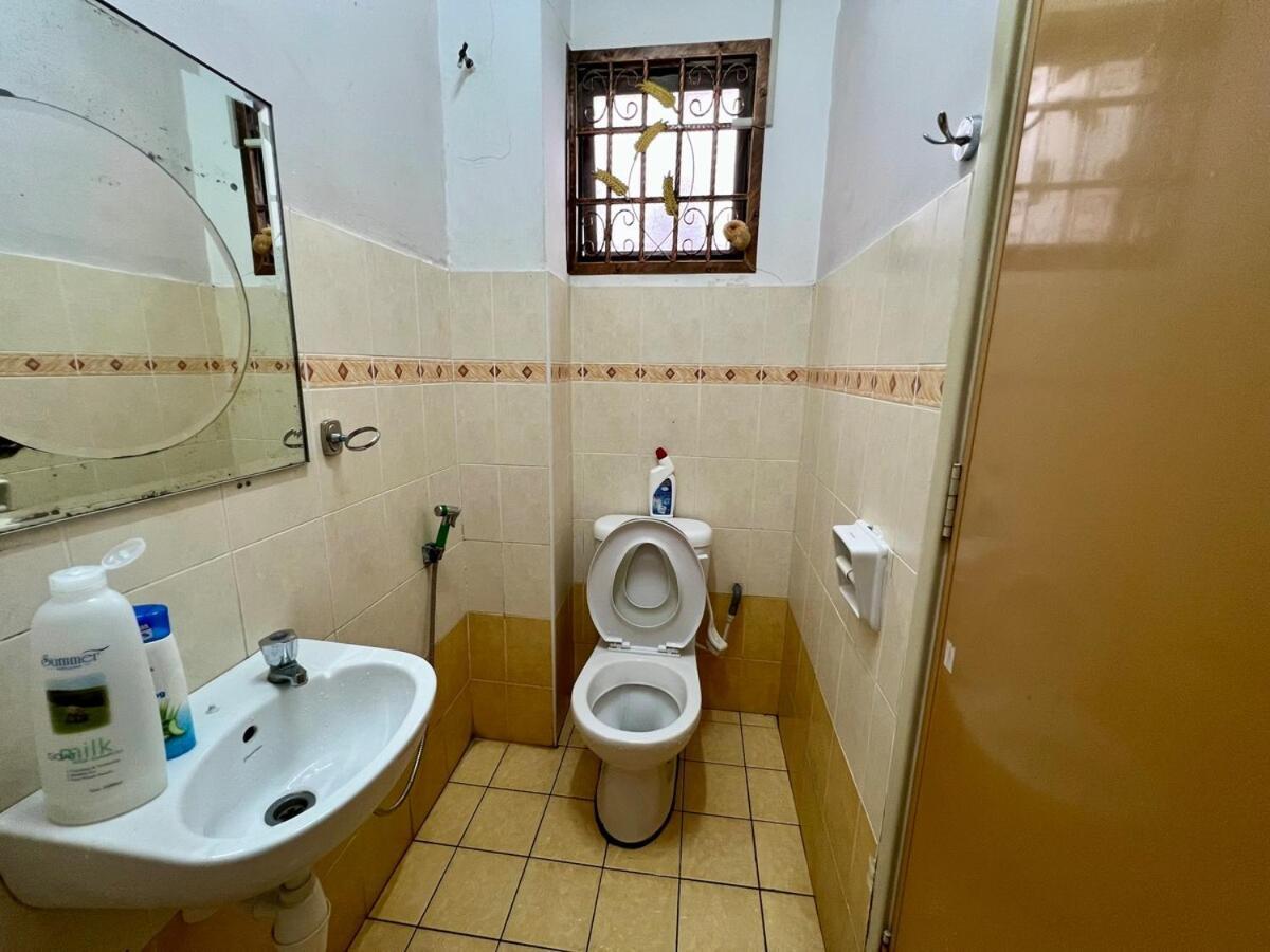 Rini Utama Homestay Skudai Exteriör bild