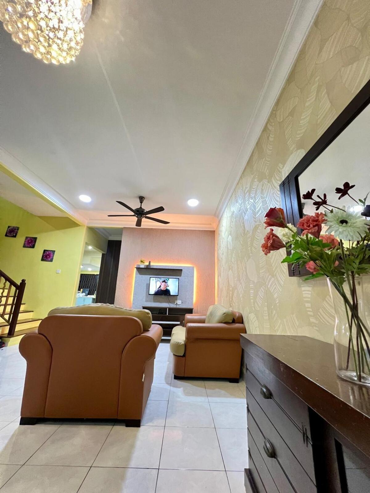 Rini Utama Homestay Skudai Exteriör bild