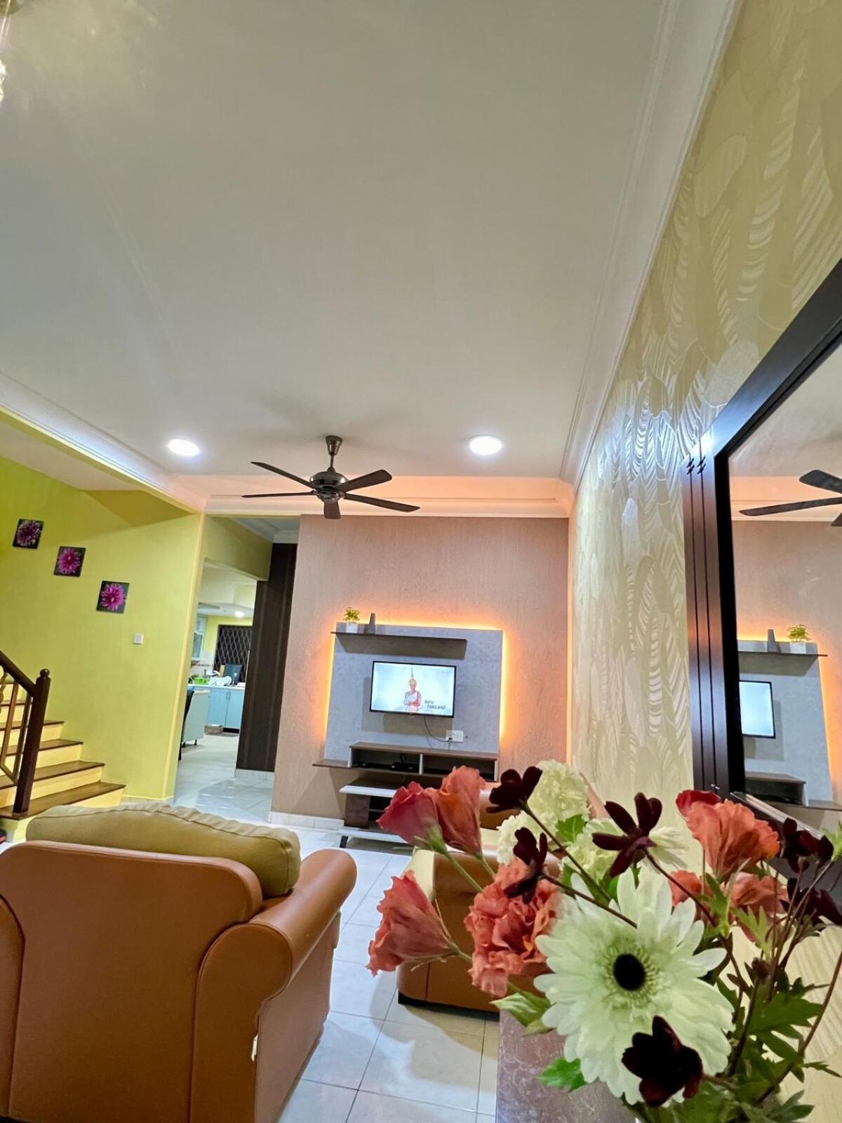 Rini Utama Homestay Skudai Exteriör bild