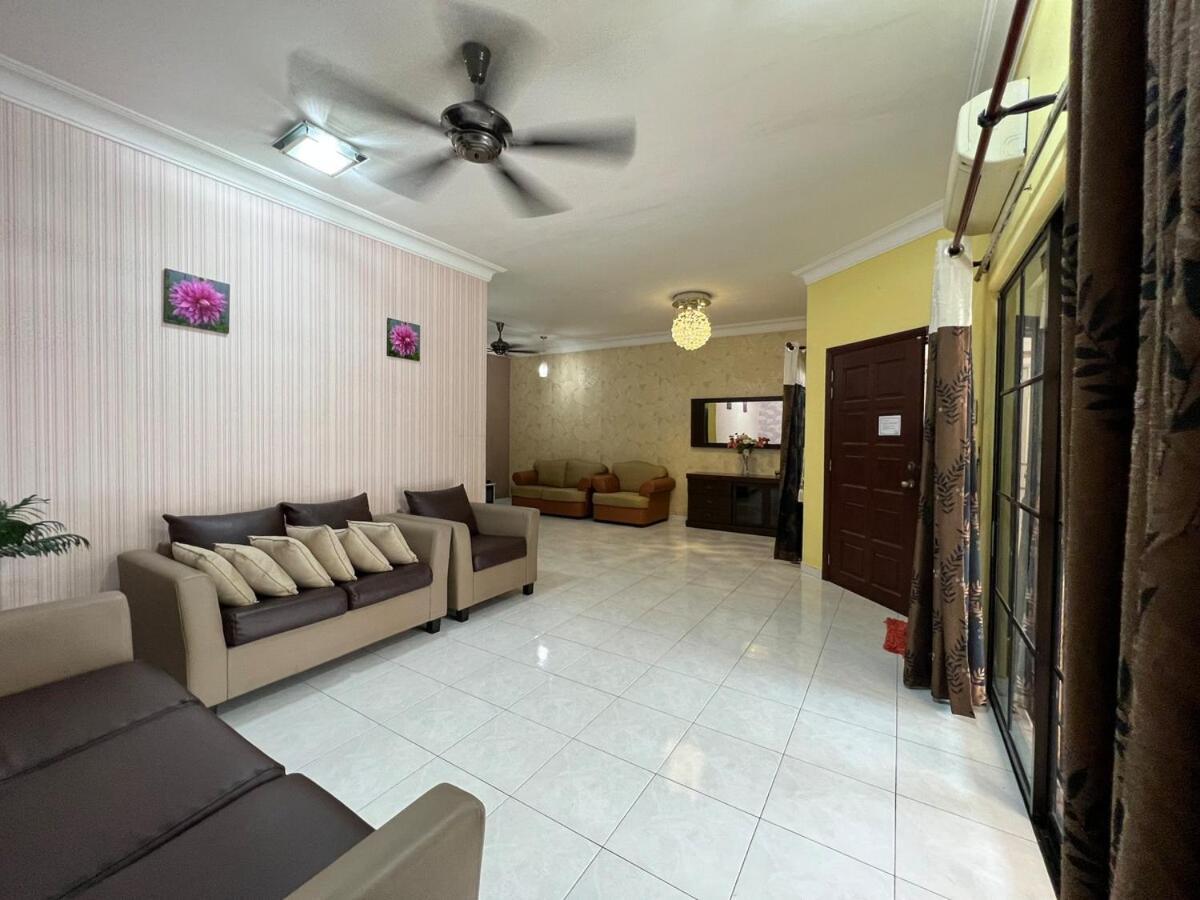 Rini Utama Homestay Skudai Exteriör bild