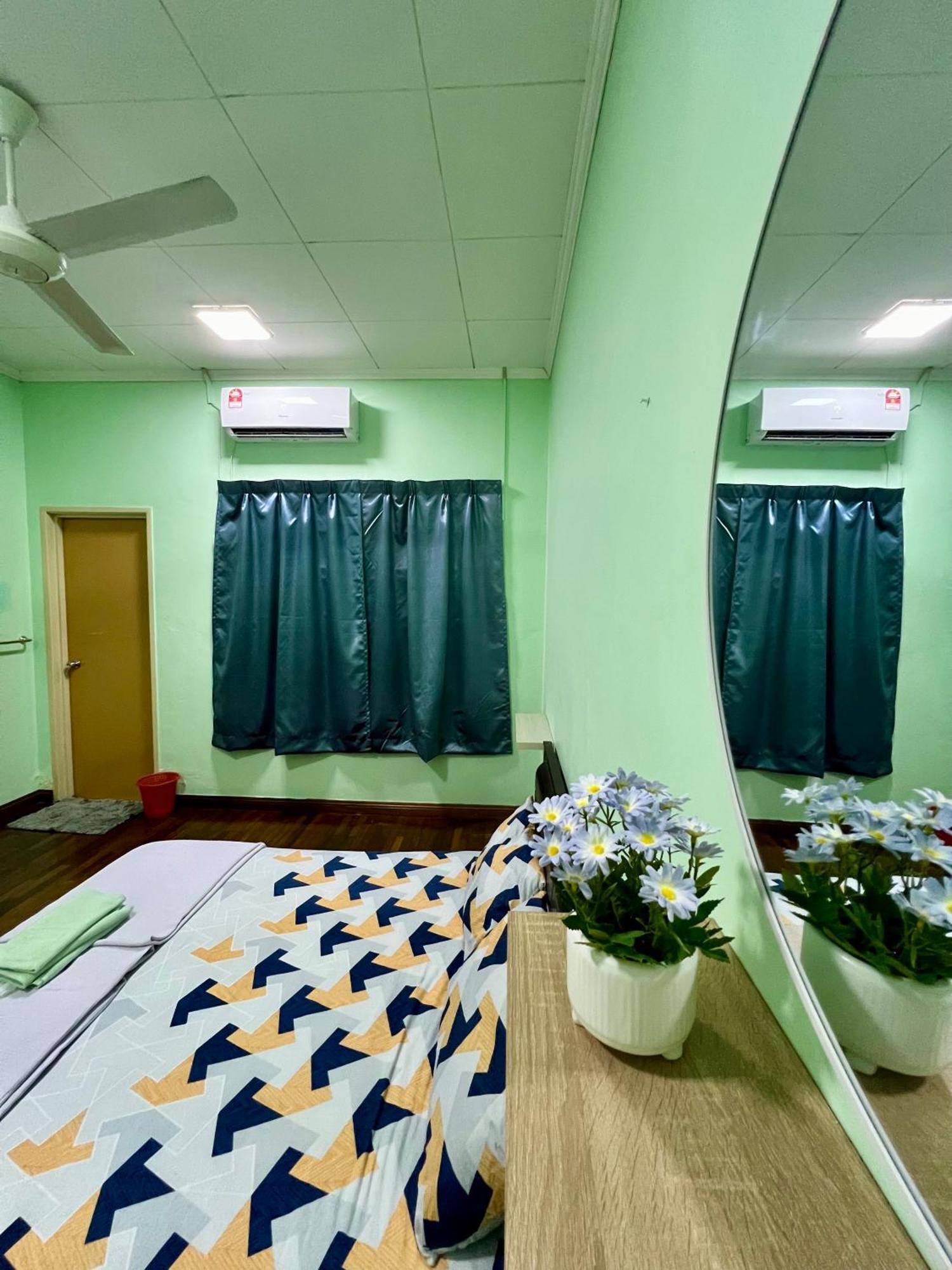Rini Utama Homestay Skudai Exteriör bild