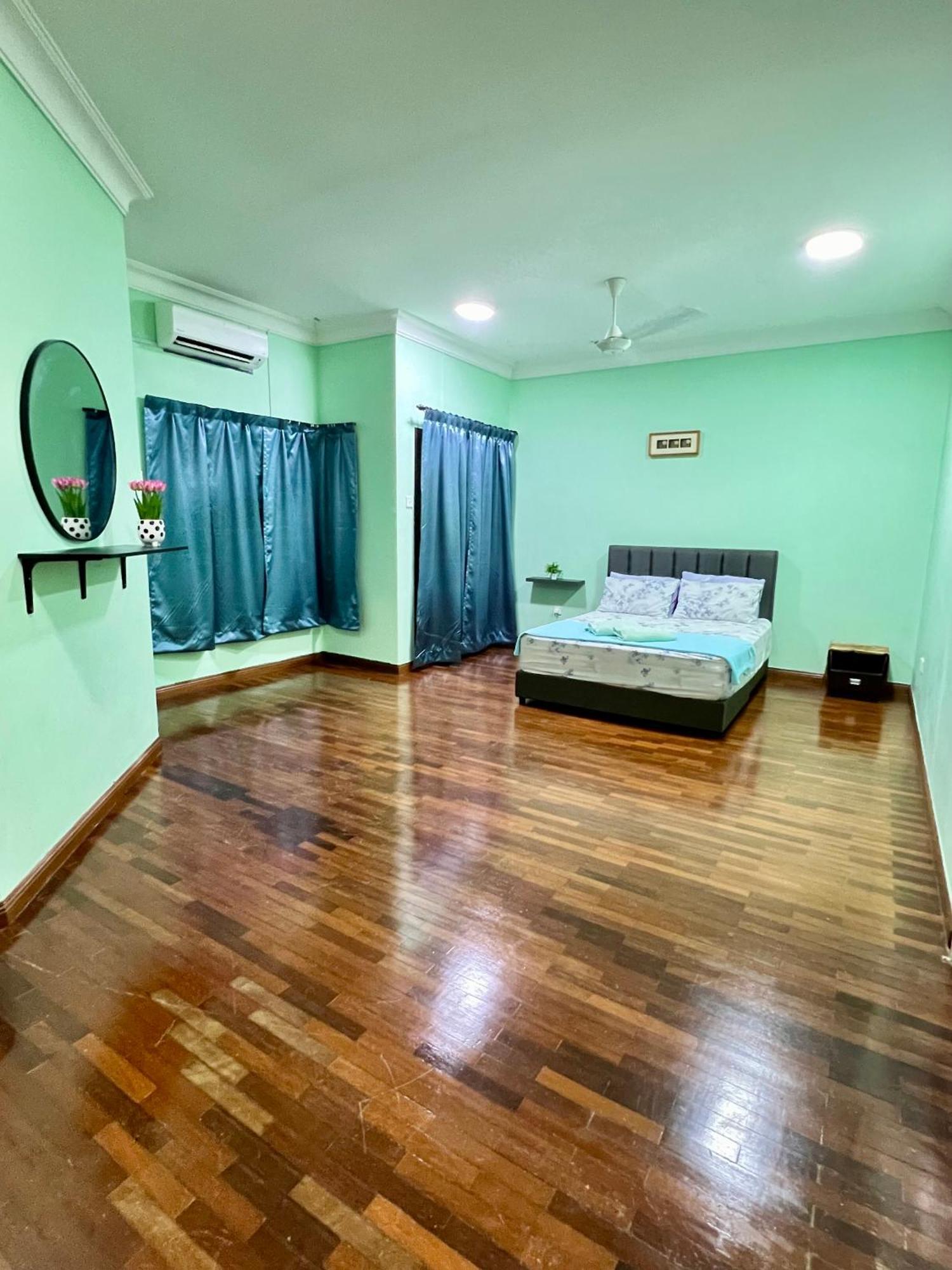 Rini Utama Homestay Skudai Exteriör bild